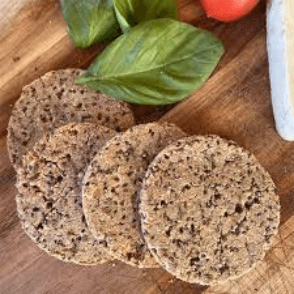 Galletas keto saladas en base a almendras y albahaca en forma de discos 150 g