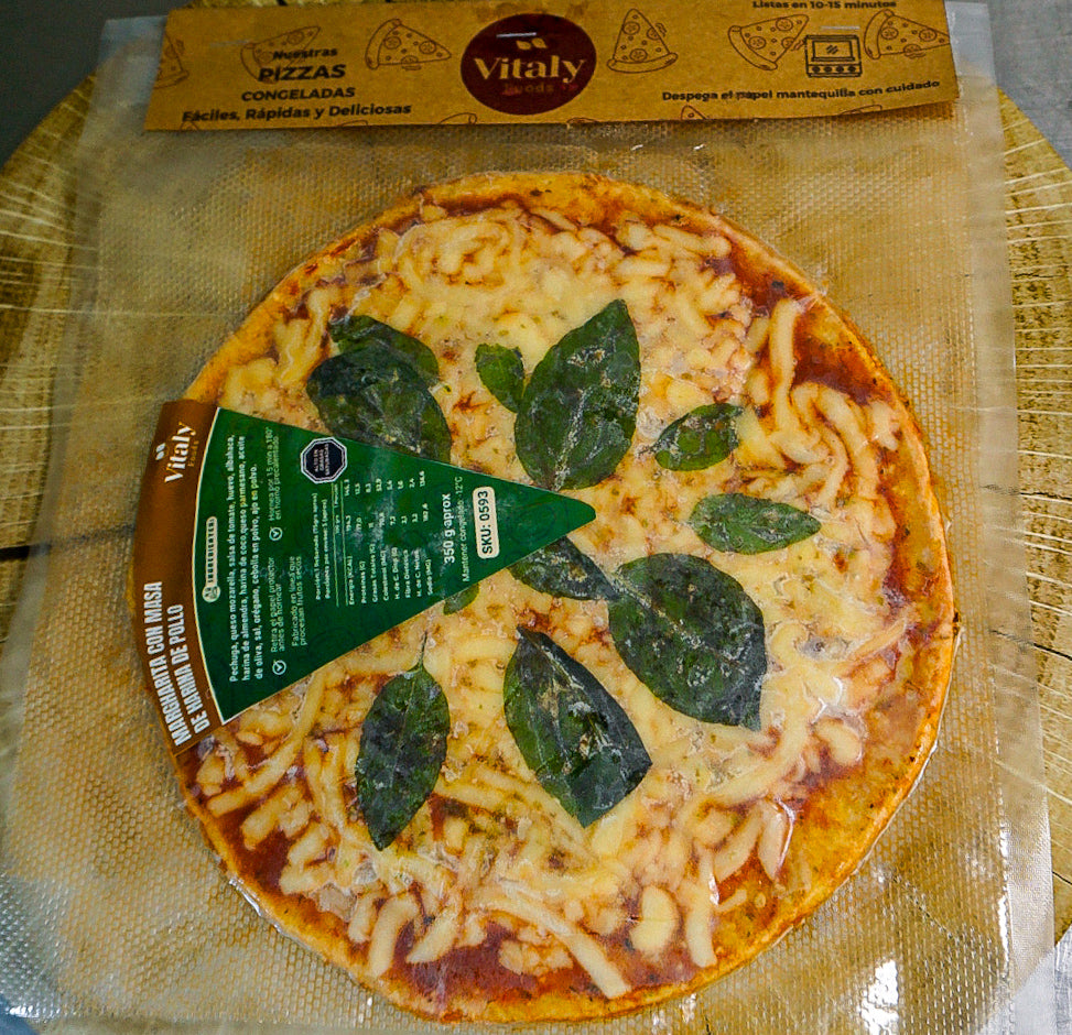 Pizza keto Margarita con masa de pollo